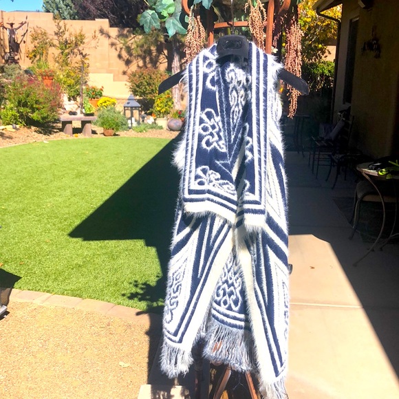 Navy and white knit vest - Picture 1 of 2